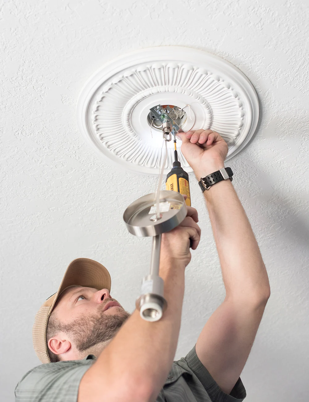Electrician repairing electrical light in new jersey
